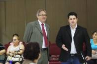 O prefeito Carlito Merss visitou na manhã desta quarta-feira (14/12) o local de atendimento ao público do programa Recuperar da Prefeitura de Joinville. Muitas pessoas estão aproveitando para regularizar o IPTU - Fotografo: Kátia Nascimento - Data: 14/12/2011