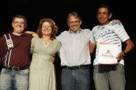 Os servidores Adolar Ervino Franzoi (E) e Antônio Soares (D) foram homenageados por 35 anos de serviço público em cerimônia com a presença do prefeito Carlito Merss e da secretária Marcia Streit - Fotografo: Kátia Nascimento - Data: 24/11/2011