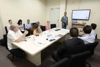 Representantes de outras cidades, recebem as informações do diretor executivo da Secretaria de Administração de Joinville, Filipe Schüür, sobre a implantação do Sistema Eletrônico de Informações  - Fotografo: Rogerio da Silva - Data: 18/03/2015