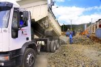 A Seinfra está na fase final das obras de drenagem e colocação de base na rua Juliano Busarello, ao lado do Redidencial Trentino I e II, do programa “Minha Casa, Minha Vida”, bairro Boehmerwald - Fotografo: Mauro Artur Schlieck - Data: 08/11/2011