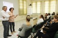 	Entidades Não Governamentais e Coordenadores dos serviços da Secretaria de Assistência Social (SAS) estiveram reunidos na tarde desta sexta-feira (04/10) para tratar sobre o Programa de Aquisição Alimentar (PAA). O prefeito Carlito Merss prestigiou o encontro - Fotografo: Kátia Nascimento - Data: 04/11/2011