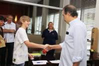 Durante passagem por Joinville o ministro da Ciência, Tecnologia e Inovação, Aloisio Mercadante, recebeu do jovem Gabriel Kricheldorf Arnhold uma orquídea Laélia Purpurata Virginalis Gabriel - Fotografo: Mauro Artur Schlieck - Data: 12/11/2011