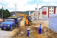 A Seinfra está na fase final das obras de drenagem e colocação de base na rua Juliano Busarello, ao lado do Redidencial Trentino I e II, do programa “Minha Casa, Minha Vida”, bairro Boehmerwald - Fotografo: Mauro Artur Schlieck - Data: 08/11/2011