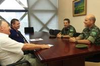 O prefeito em exercício, Ingo Butzke, recebeu nesta quinta-feira (5/1) a visita de apresentação do novo comandante do 62° Batalhão de Infantaria, o tenente coronel Ronaldo França Navarro, que assumirá o cargo dia 11/1. - Fotografo: Kátia Nascimento / Secom - Data: 05/01/2012
