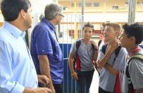 Prefeito Carlito Merss visitou, na manhã desta quinta-feira (22/3), a Escola Municipal Pauline Parucker. - Fotografo: Kátia Nascimento - Data: 22/03/2012
