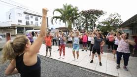 Ubsf Jardim Paraíso III desenvolve atividades físicas com pacientes para melhorar a qualidade de vida - Fotografo: Rogerio da Silva - Data: 03/03/2016