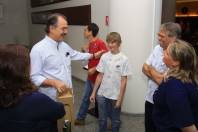 Durante passagem por Joinville o ministro da Ciência, Tecnologia e Inovação, Aloisio Mercadante, recebeu do jovem Gabriel Kricheldorf Arnhold e de usa mãe Débora uma orquídea Laélia Purpurata Virginalis Gabriel - Fotografo: Mauro Artur Schlieck - Data: 12/11/2011