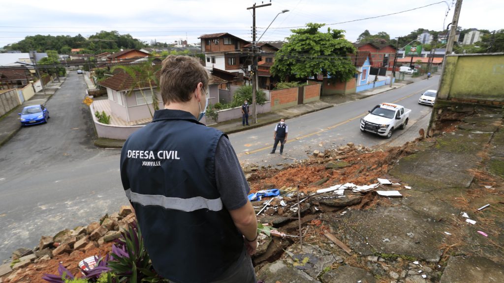 Defesa Civil de Joinville alerta para risco de alagamento e deslizamento