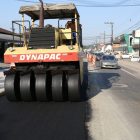 Máquina trabalha na requalificação asfáltica da rua Albano Schmidt