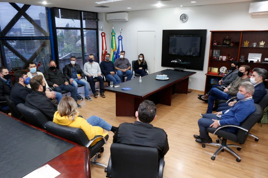 Adriano Silva convoca secretariado para reunião do Gabinete de Crise