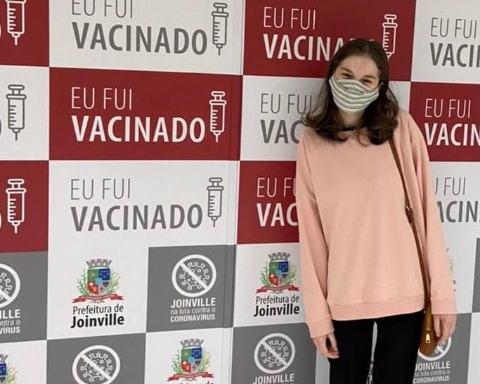 Joinvilenses recebem a vacina durante a madrugada na Central de Imunização