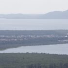 Imagem aérea mostra a Baia da Babitonga