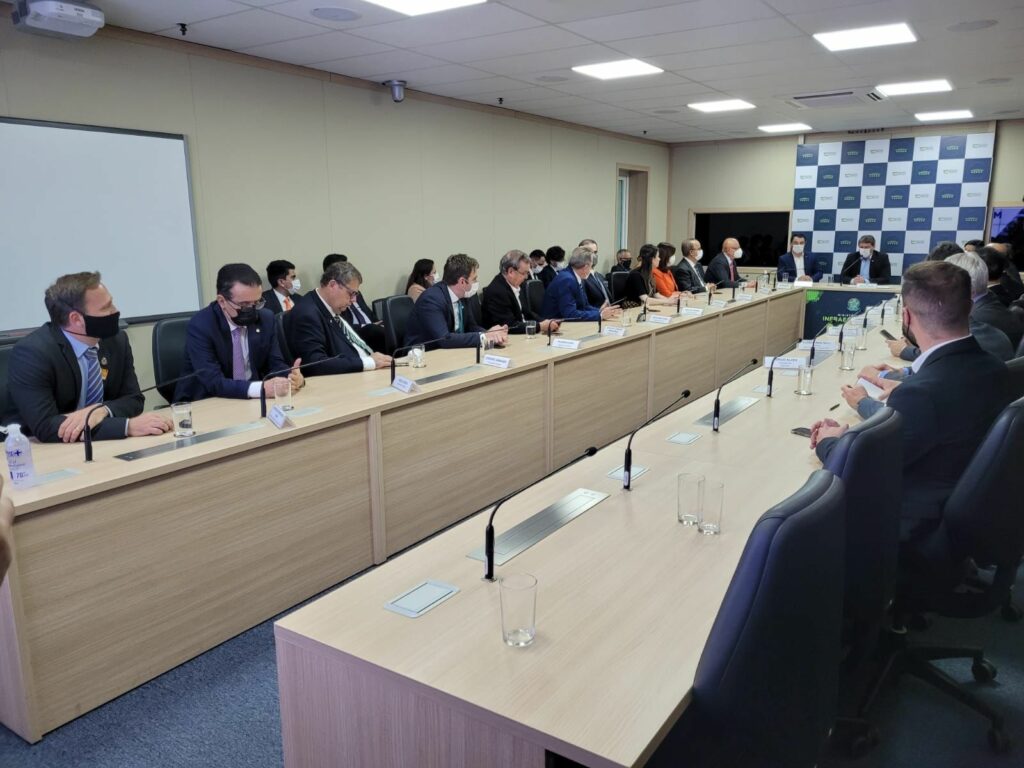 Prefeito Adriano Silva participa de solenidade no Ministério da Infraestrutura