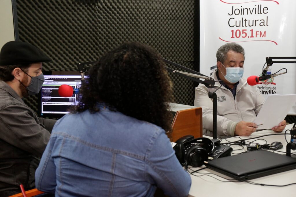 Rádio Joinville Cultural FM 105,1 celebra aniversário com estreia de nova programação