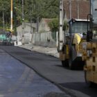 Patrola em rua para realizar pavimentação