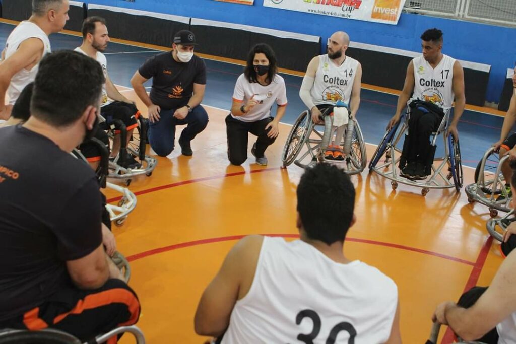 Basquete sobre cadeira de rodas de Joinville vence na estreia do Campeonato Catarinense