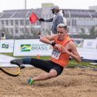 Atleta joinvilense do salto em distância