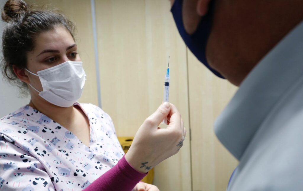 Joinville aplicou mais de 780 mil doses de vacina e segue imunizando a população
