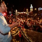 Prefeito Adriano Silva fala na abertura da Rua do Papai Noel