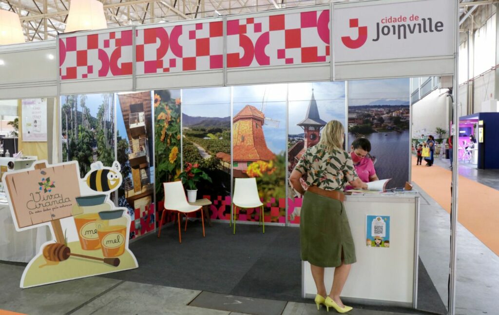 Prefeitura de Joinville realiza ações especiais na Feira do Livro