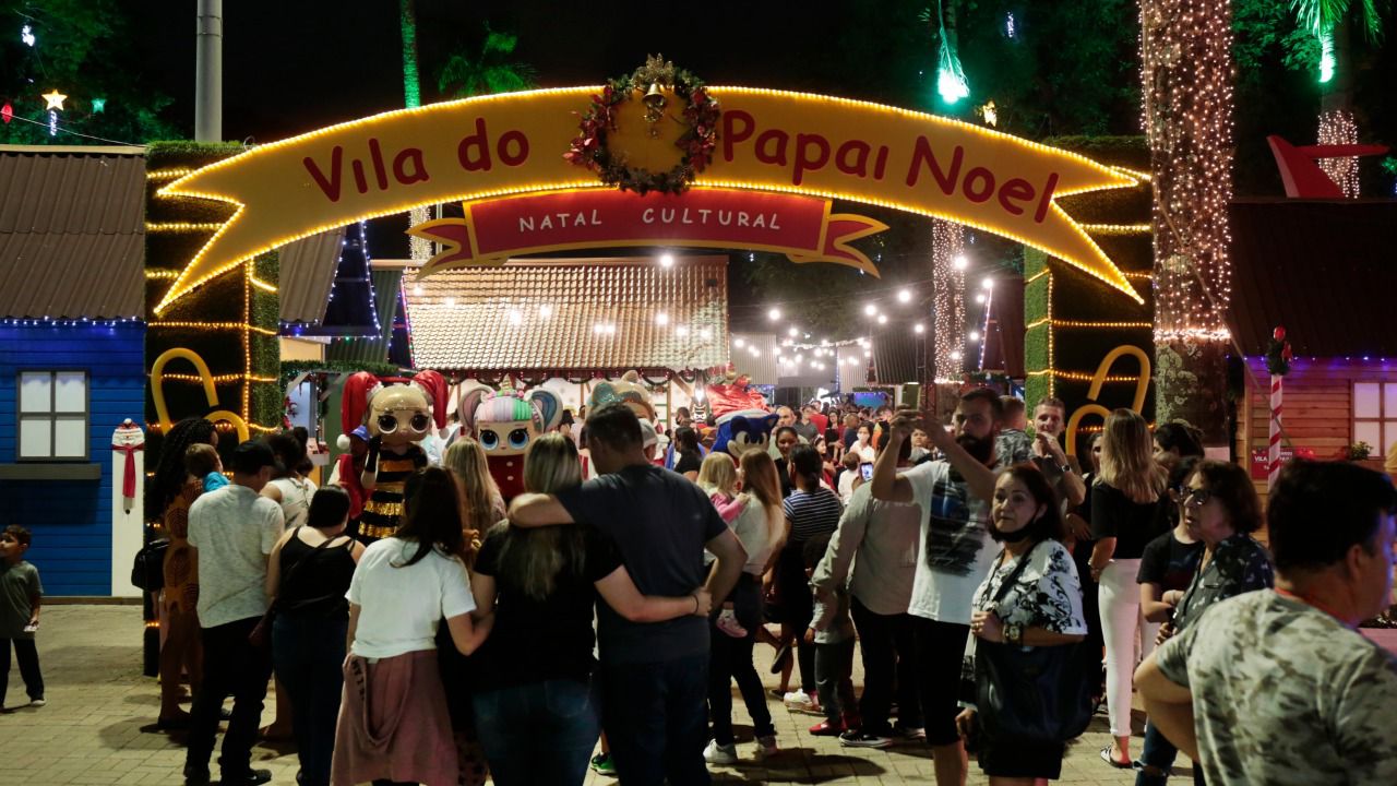 Público prestigia atrações na Vila do Papai Noel