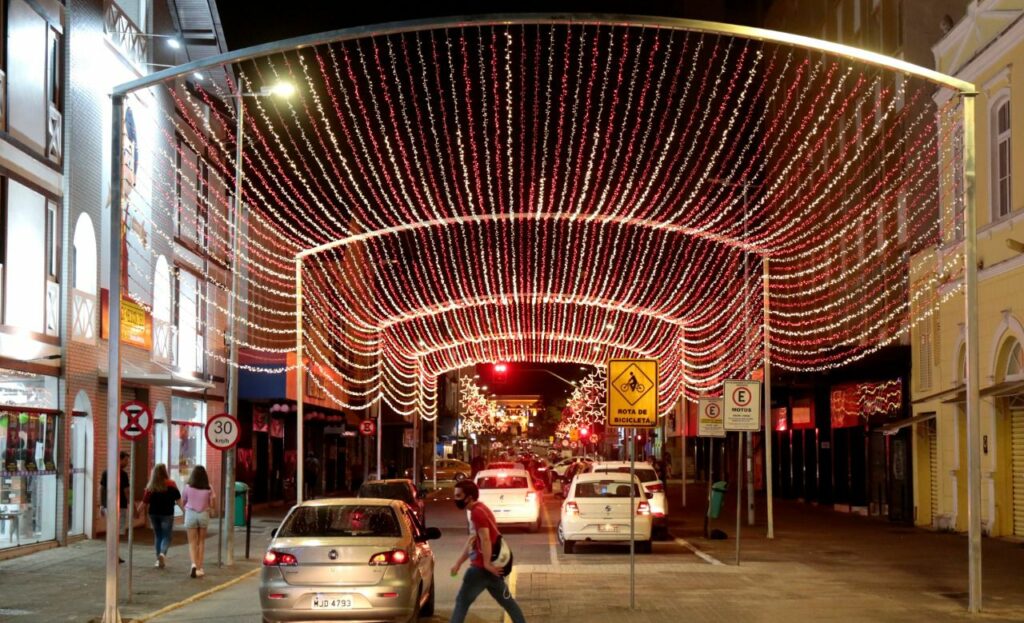 Iluminação de Natal de Joinville traz brilho, beleza e magia à cidade
