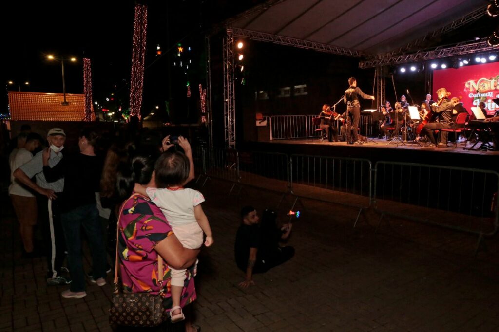 Atividades do Natal Cultural de Joinville encantam visitantes e turistas