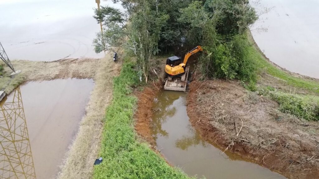 Prefeitura de Joinville realiza limpeza de mais de 155 km de rios, valas e canais