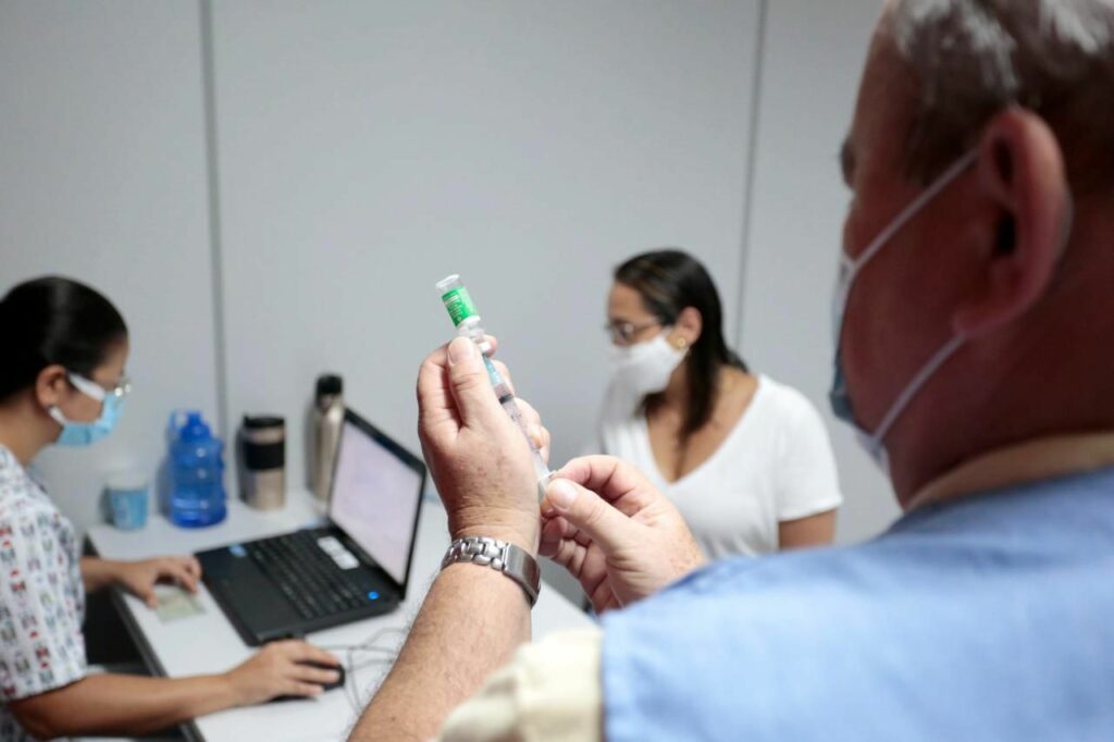 Vacina contra a Covid-19 continua sendo oferecida em Joinville