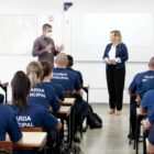 Guardas municipais recebem a visita da prefeita em exercício Rejane Gambin