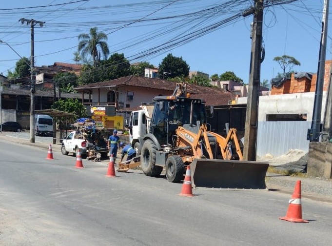 Águas de Joinville trabalha no conserto de vazamentos na zona Sul