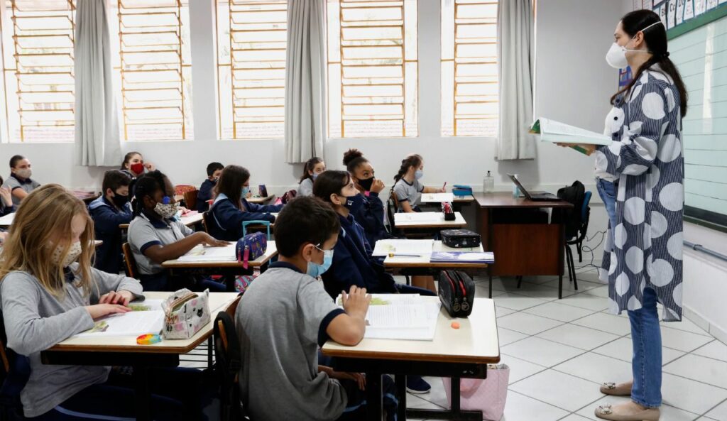 Prefeitura de Joinville contrata professores de Português e Matemática