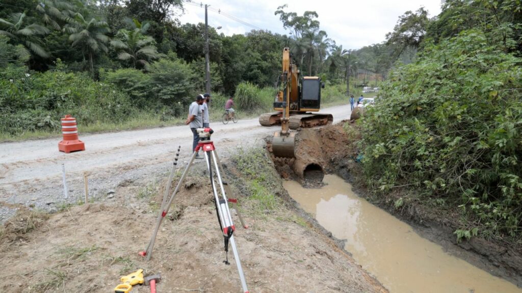 Prefeitura entrega ordem de serviço para pavimentação da rua dos Suíços