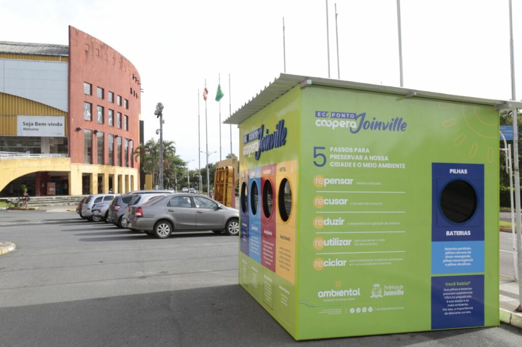 Prefeitura de Joinville instala novos equipamentos para coleta de resíduos comuns e recicláveis