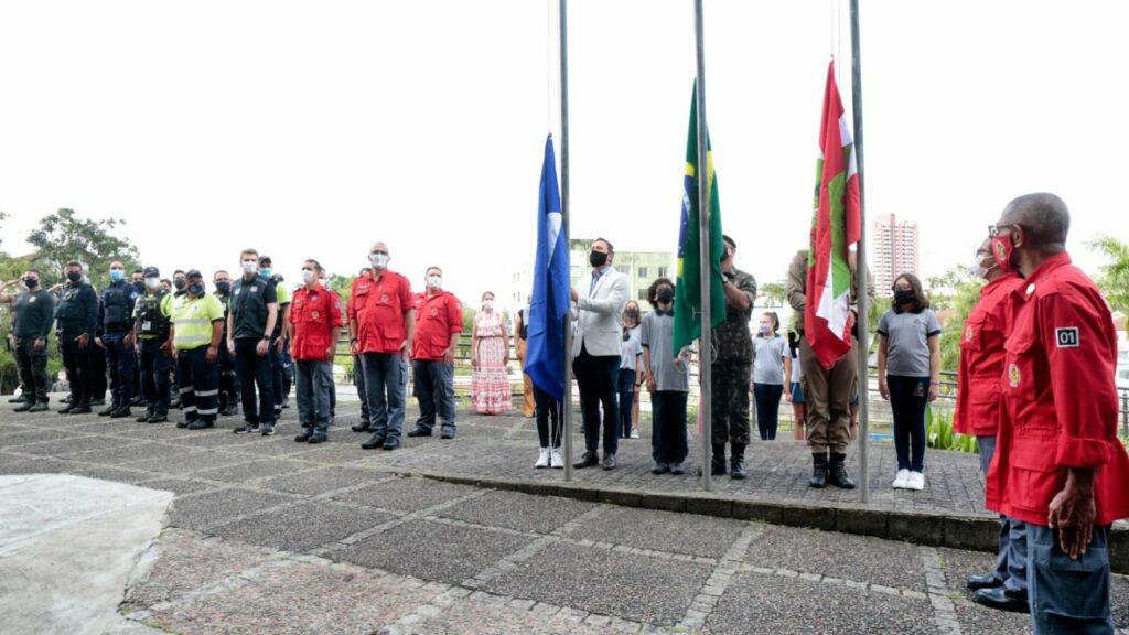 Hasteamento das Bandeiras abre comemorações aos 171 anos de Joinville