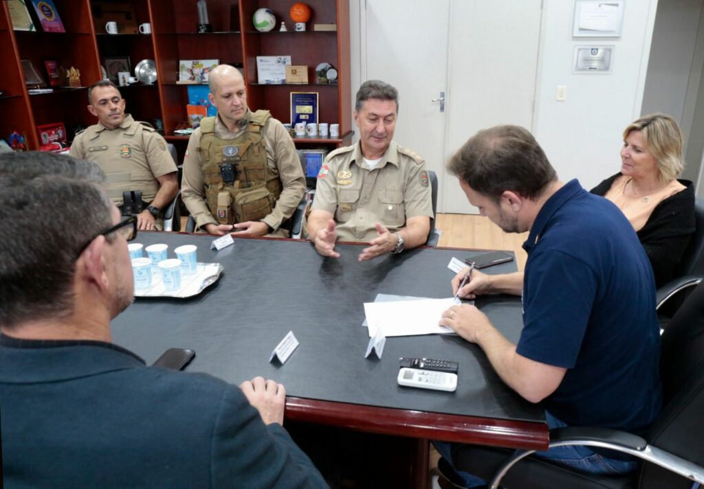 Prefeitura de Joinville assina convênio com a Polícia Militar