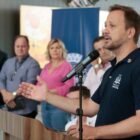 Prefeito Adriano Silva discursa em evento