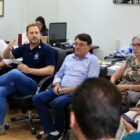 Prefeito Adriano Silva reunido com vereadores