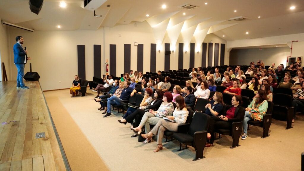 Prefeitura lança programa para ampliar participação da comunidade dentro das unidades escolares