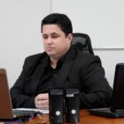 Imagem do secretário da Fazenda em reunião virtual