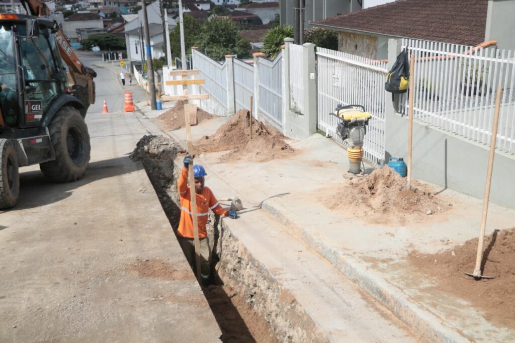 Bairros Vila Nova e Fátima recebem obras de melhoria na rede de água na segunda-feira (23)