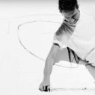 Imagem do artista Jean Smekatz. em performance