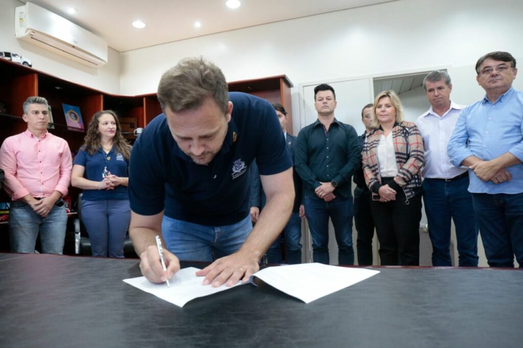 Prefeito Adriano Silva sanciona lei que desburocratiza a realização de eventos em Joinville