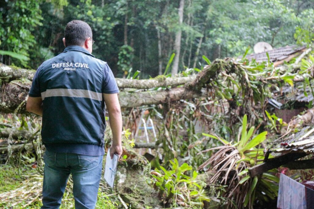 Defesa Civil de Joinville atende ocorrência e alerta para chuva até quinta-feira