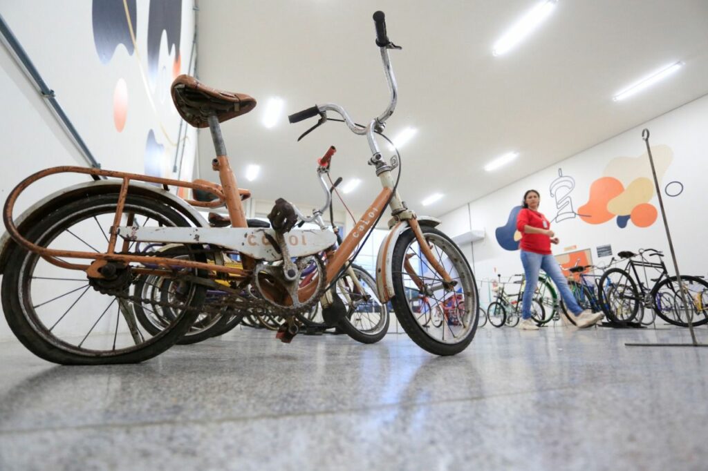 Público pode conferir exposição alusiva ao Dia Mundial da Bicicleta no O Farol