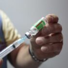 vacina contra a Covid é preparada