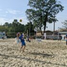 partida de vôlei de areia durante o Jeville 2022