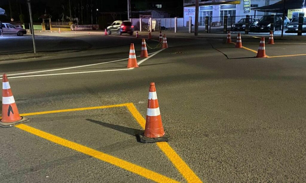 Prefeitura conclui sinalização e binário no bairro Paranaguamirim entra em operação