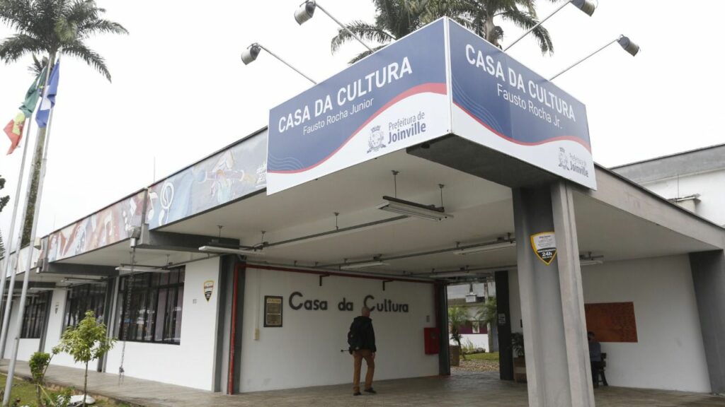 Casa da Cultura de Joinville tem lançamento de livro e apresentação folclórica nesta quinta e sexta-feira