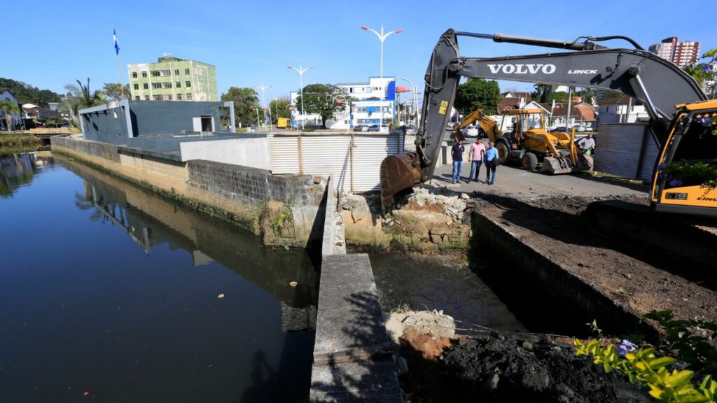 Prefeitura inicia implantação de nova galeria e recuperação viária na avenida Dr. Albano Schulz